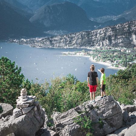 Garda Baldo Apartments_Vivaldi Torbole Sul Garda Екстериор снимка