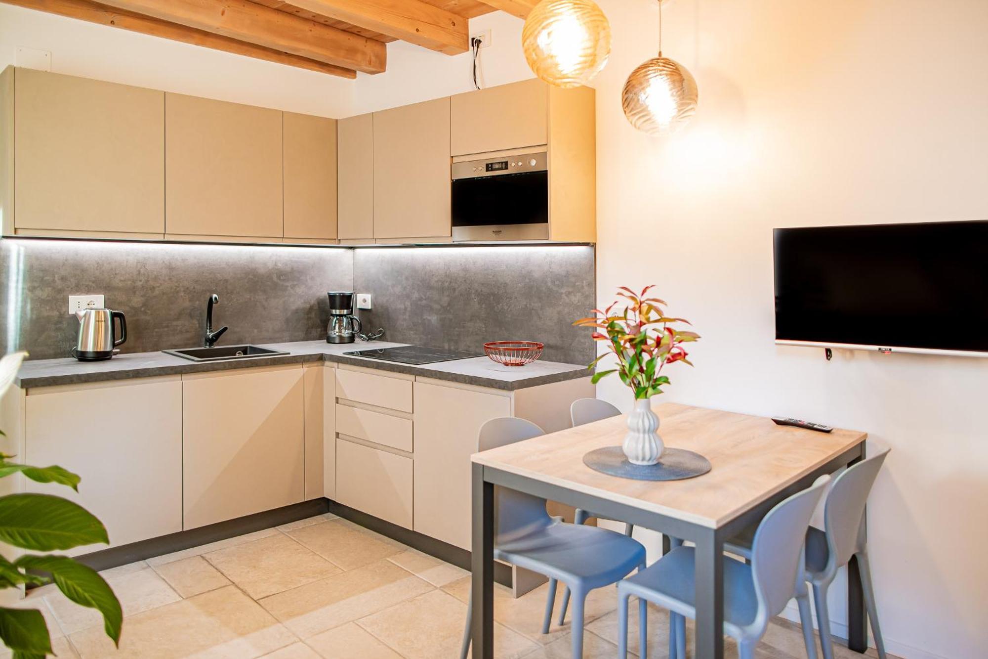 Garda Baldo Apartments_Vivaldi Torbole Sul Garda Екстериор снимка